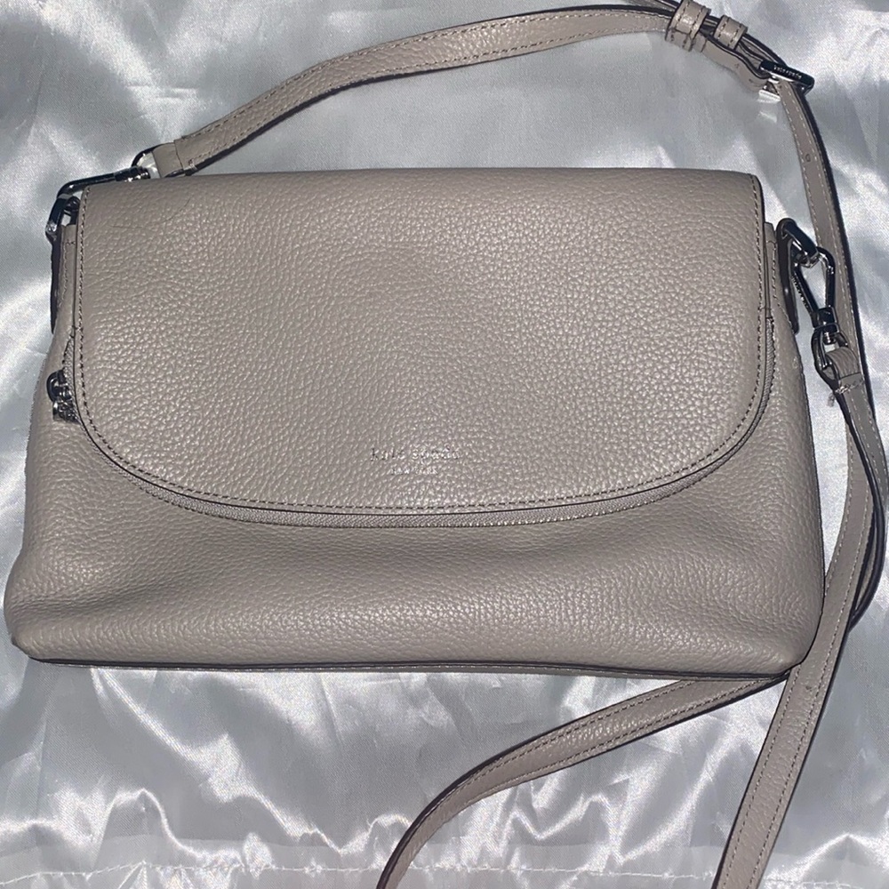 Kate spade New York pre-loved crossbody purse. 100%cow leather. No call outs - Picture 1 of 6